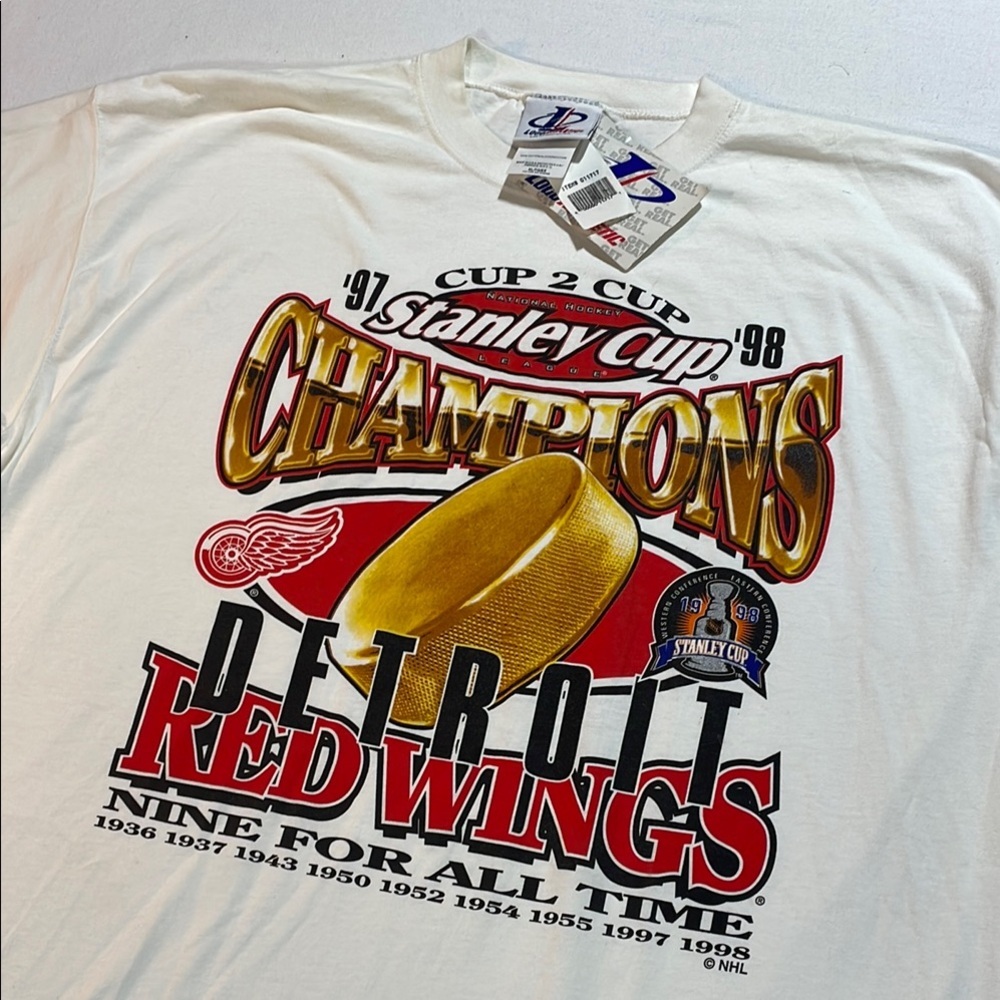 Detroit Red Wings Vintage “Cup 2 Cup” 1997-1998 Stanley Cup Champions Shirt XL